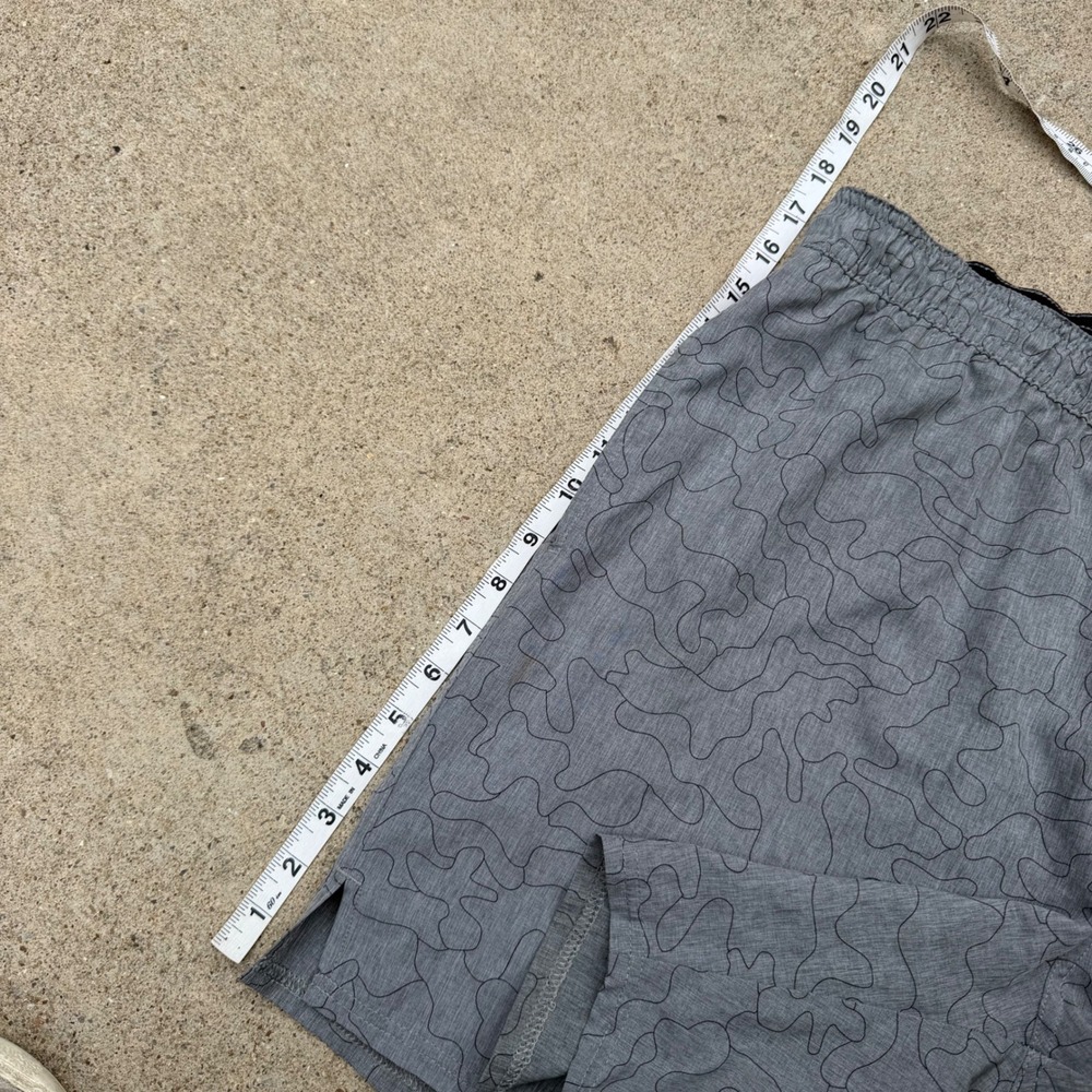 TRAVISMATHEW | Mens Active Performance Shorts XL Grey Topo Print Athleisure - Picture 5 of 8